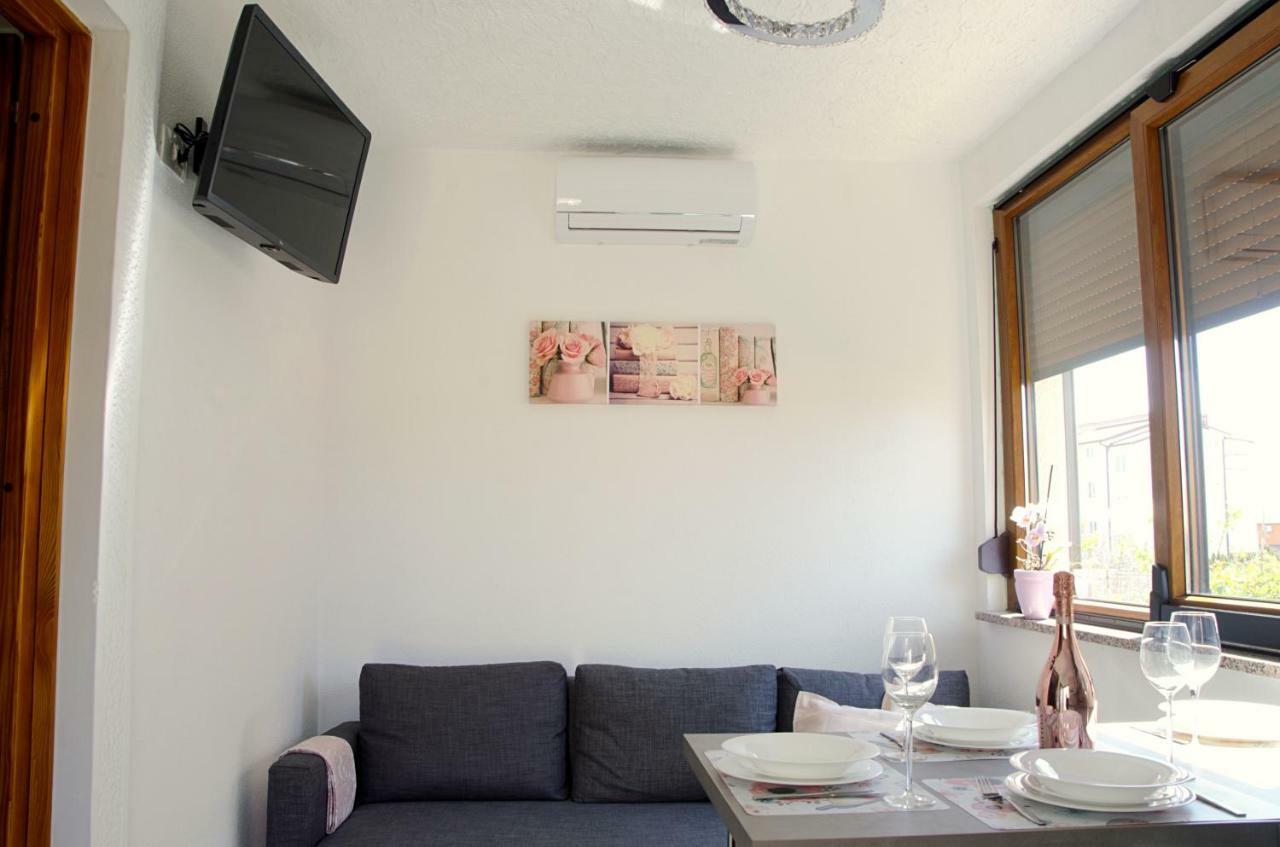 אומאג Apartment Kris מראה חיצוני תמונה