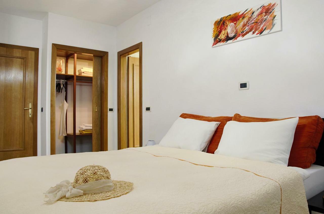 אומאג Apartment Kris מראה חיצוני תמונה