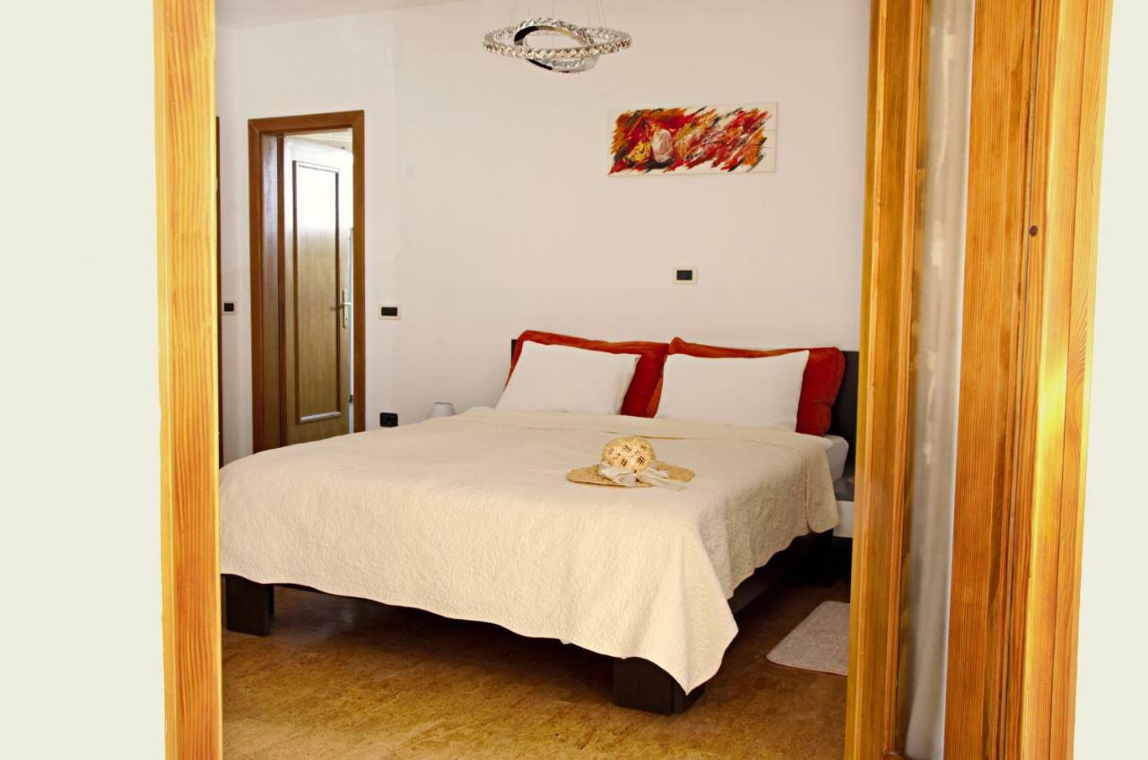 אומאג Apartment Kris מראה חיצוני תמונה